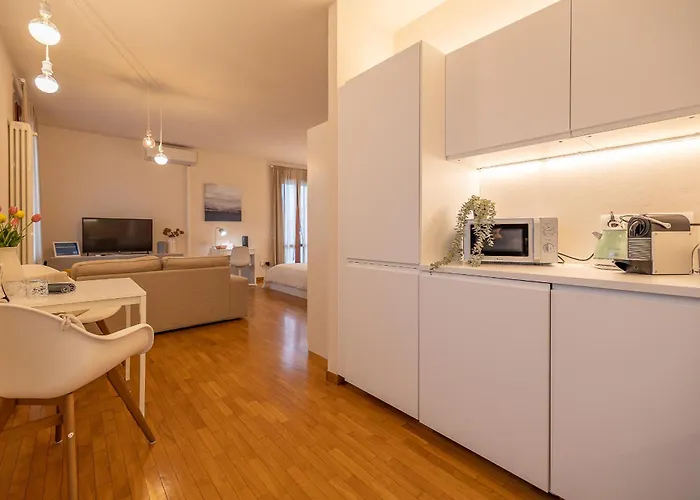 アパート Comforthouse Netflix, Prime, Wifi, Tv, Balcony ラヴェンナ