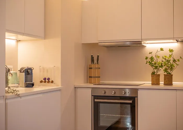 アパート Comforthouse Netflix, Prime, Wifi, Tv, Balcony ラヴェンナ