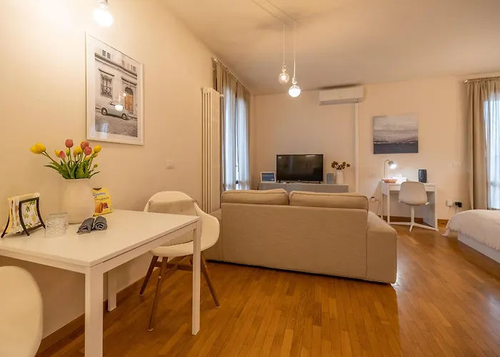 Comforthouse Netflix, Prime, Wifi, Tv, Balcony ラヴェンナ