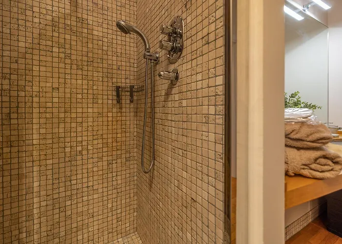 Comforthouse Netflix, Prime, Wifi, Tv, Balcony ラヴェンナ